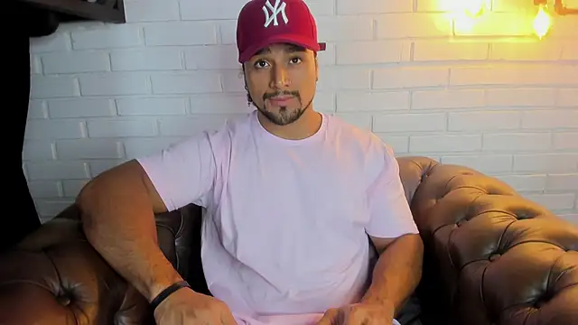 Snapshot of MikeEstevess chatting on February 2025 03:14:02 AM MikeEstevess online show from February 2025 03:14:02 AM