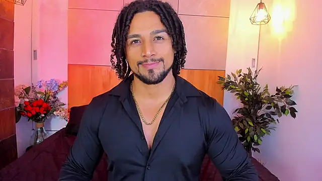 Snapshot of MikeEstevess chatting on March 2025 09:24:02 AM MikeEstevess online show from March 2025 09:24:02 AM