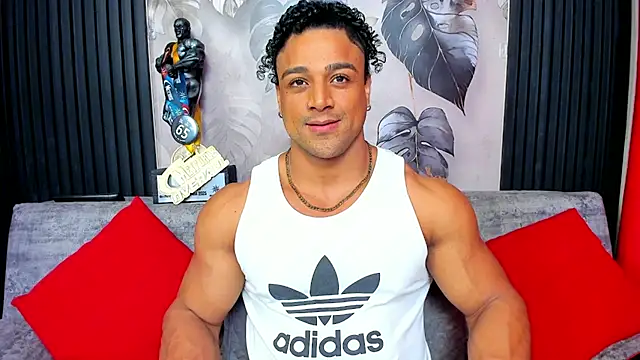 Snapshot of MikeEstevess chatting on November 2025 10:32:02 AM MikeEstevess online show from November 2025 10:32:02 AM