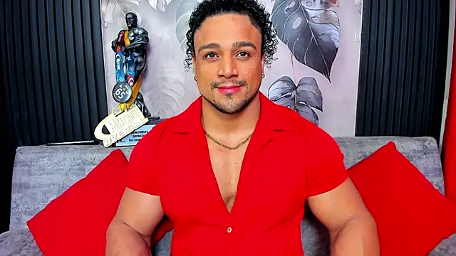 Snapshot of MikeEstevess chatting on December 2025 05:24:02 AM MikeEstevess online show from December 2025 05:24:02 AM