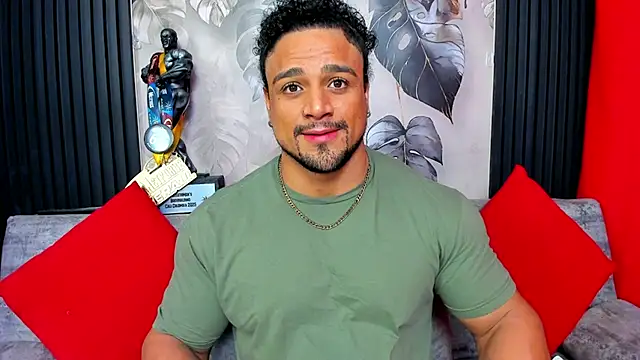 Snapshot of MikeEstevess chatting on December 2025 09:39:02 AM MikeEstevess online show from December 2025 09:39:02 AM