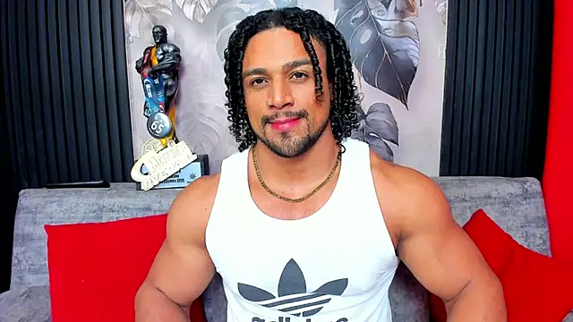 Snapshot of MikeEstevess chatting on January 2026 04:26:02 AM MikeEstevess online show from January 2026 04:26:02 AM