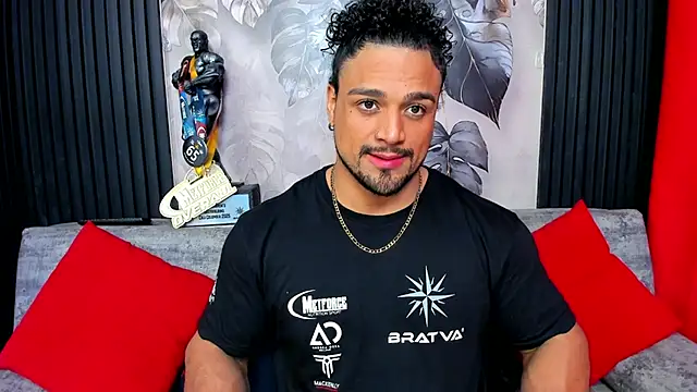 Snapshot of MikeEstevess chatting on February 2026 07:35:01 AM MikeEstevess online show from February 2026 07:35:01 AM