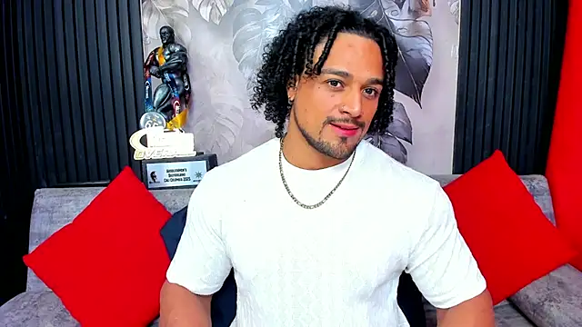 Snapshot of MikeEstevess chatting on February 2026 08:43:01 AM MikeEstevess online show from February 2026 08:43:01 AM