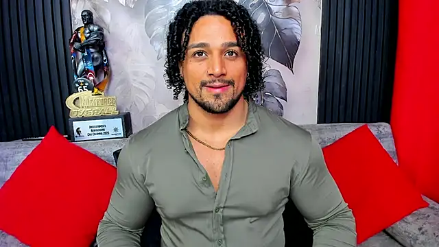 Snapshot of MikeEstevess chatting on February 2026 01:14:02 AM MikeEstevess online show from February 2026 01:14:02 AM