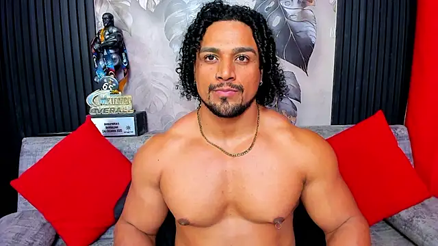 Snapshot of MikeEstevess chatting on March 2026 05:08:02 AM MikeEstevess online show from March 2026 05:08:02 AM