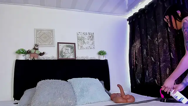 aihnoa split online show from February 2025 12:44:02 PM