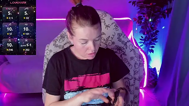 Sexy-Housewife online show from January 2025 02:35:01 PM