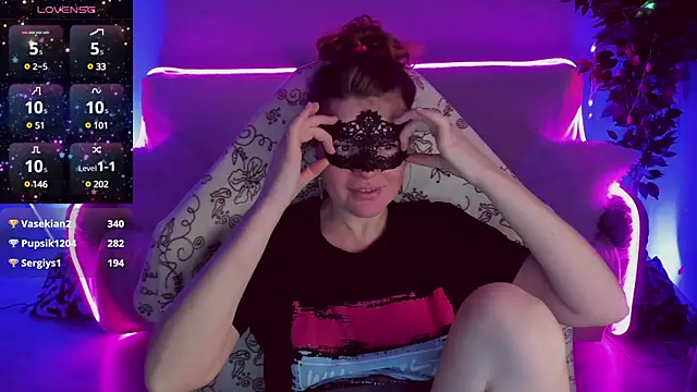 Sexy-Housewife online show from January 2025 04:10:01 AM