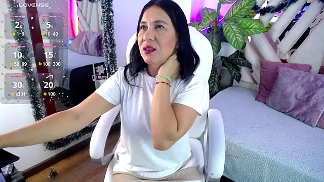 Camille jhonson online show from December 2025 10:44:02 AM