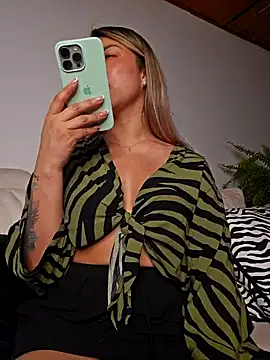 Snapshot of Karen_San_Miguel chatting on January 2025 01:21:02 AM Karen San Miguel online show from January 2025 01:21:02 AM