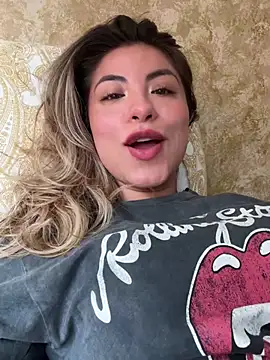 Snapshot of Karen_San_Miguel chatting on February 2025 07:10:01 PM Karen San Miguel online show from February 2025 07:10:01 PM