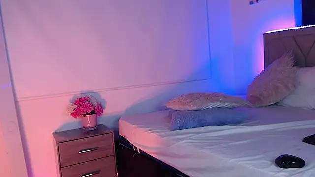 UniversitygirlQS online show from December 2024 01:25:02 AM