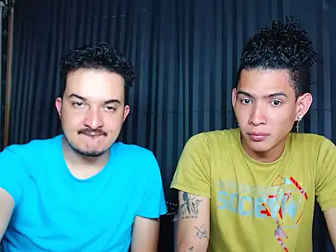 Snapshot of Izan_And_Theo chatting on February 2025 08:10:01 PM Izan And Theo online show from February 2025 08:10:01 PM