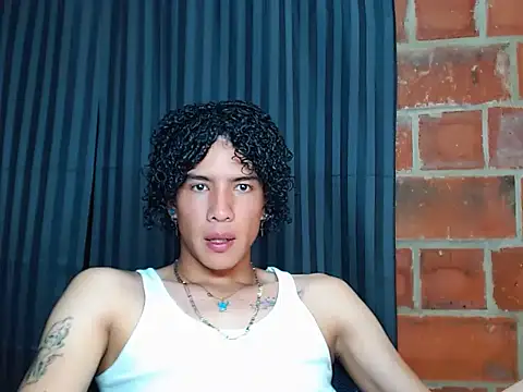 Snapshot of Izan_And_Theo chatting on February 2025 02:57:02 PM Izan And Theo online show from February 2025 02:57:02 PM