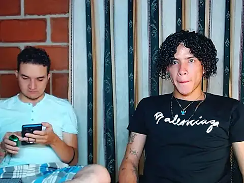 Snapshot of Izan_And_Theo chatting on February 2025 12:05:02 AM Izan And Theo online show from February 2025 12:05:02 AM