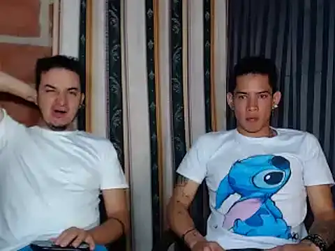 Snapshot of Izan_And_Theo chatting on February 2025 03:52:01 PM Izan And Theo online show from February 2025 03:52:01 PM