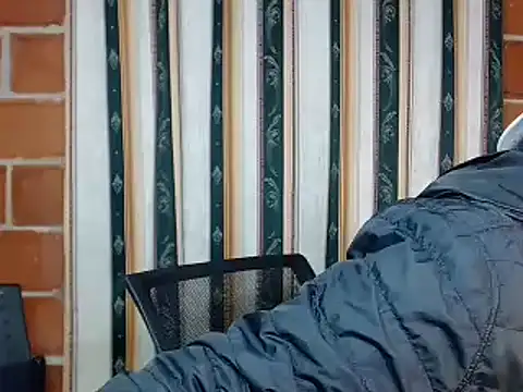 Snapshot of Izan_And_Theo chatting on February 2025 11:48:01 PM Izan And Theo online show from February 2025 11:48:01 PM