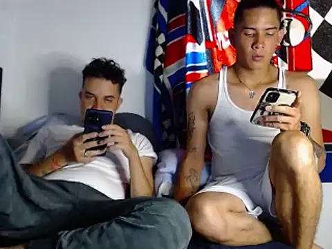 Snapshot of Izan_And_Theo chatting on March 2025 05:42:02 PM Izan And Theo online show from March 2025 05:42:02 PM