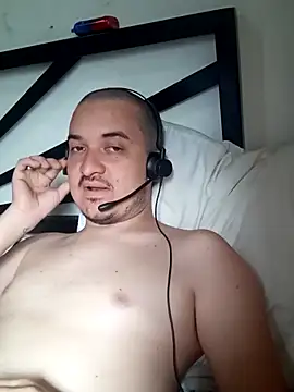 Snapshot of Izan_And_Theo chatting on April 2026 03:40:02 PM Izan And Theo online show from April 2026 03:40:02 PM