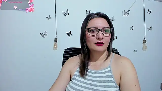 Amie Adams82  online show from January 2026 01:37:02 PM