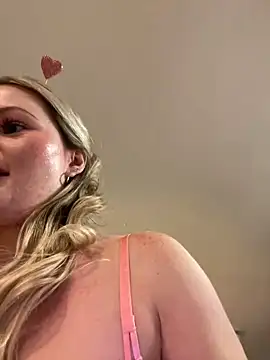 Snapshot of LoveShae_ chatting on February 2025 01:31:02 AM LoveShae online show from February 2025 01:31:02 AM