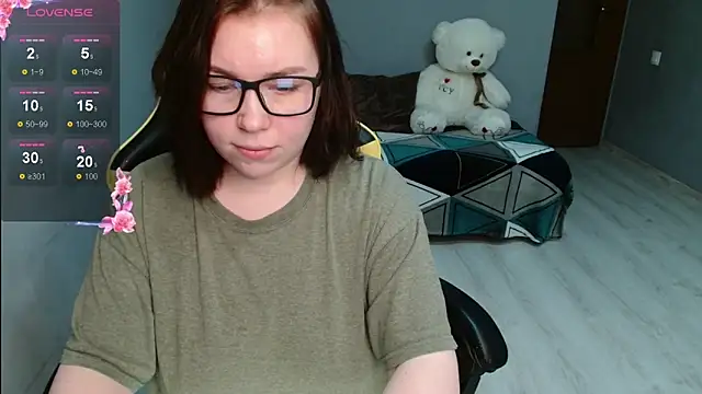 Emily Amorre online show from November 2025 05:01:02 PM