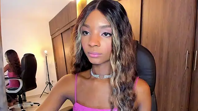 Snapshot of alikahouston4 chatting on February 2025 05:51:02 AM alikahouston4 online show from February 2025 05:51:02 AM