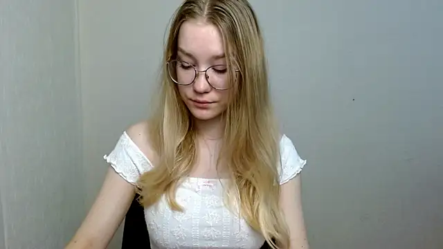 cindi hot online show from November 2025 10:26:01 AM