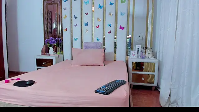 Snapshot of AnyelaGitanaMature chatting on October 2025 01:47:02 AM AnyelaGitanaMature online show from October 2025 01:47:02 AM