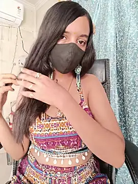Parinaaz18 online show from May 2026 01:13:02 AM