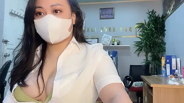 Snapshot of Bamboo_Swetie chatting on December 2024 02:08:02 PM Bamboo Swetie online show from December 2024 02:08:02 PM