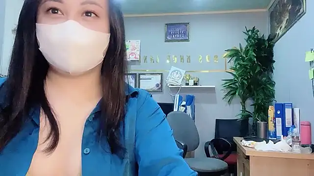 Snapshot of Bamboo_Swetie chatting on December 2024 02:37:02 PM Bamboo Swetie online show from December 2024 02:37:02 PM