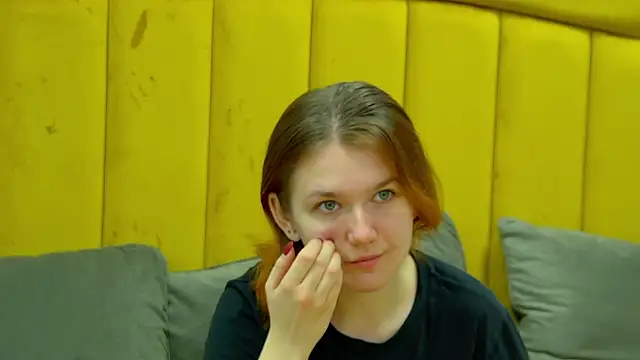 LessySmith online show from November 2025 04:18:02 PM