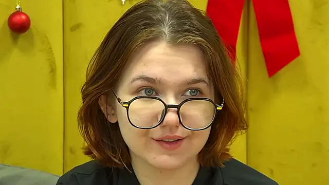 LessySmith online show from December 2025 04:19:01 AM