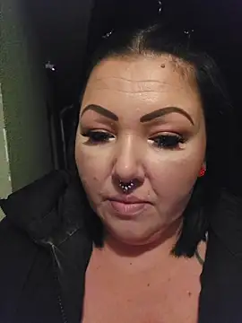 Snapshot of -BonnieBlack- chatting on December 2025 02:17:02 AM -BonnieBlack- online show from December 2025 02:17:02 AM