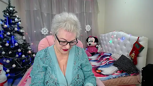 Snapshot of KayleSmoll chatting on January 2025 07:17:02 PM KayleSmoll online show from January 2025 07:17:02 PM