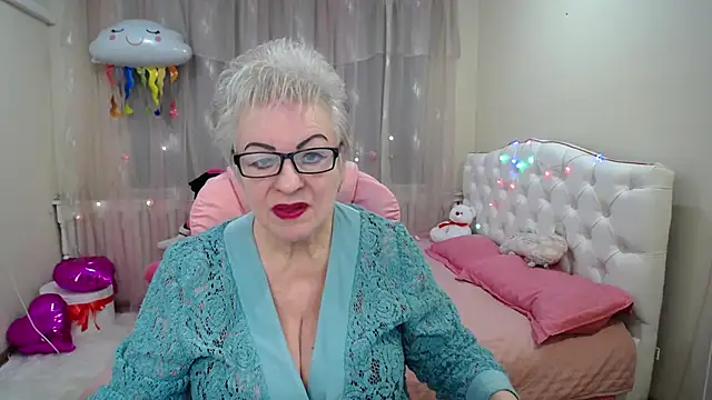 Snapshot of KayleSmoll chatting on January 2025 07:21:01 PM KayleSmoll online show from January 2025 07:21:01 PM