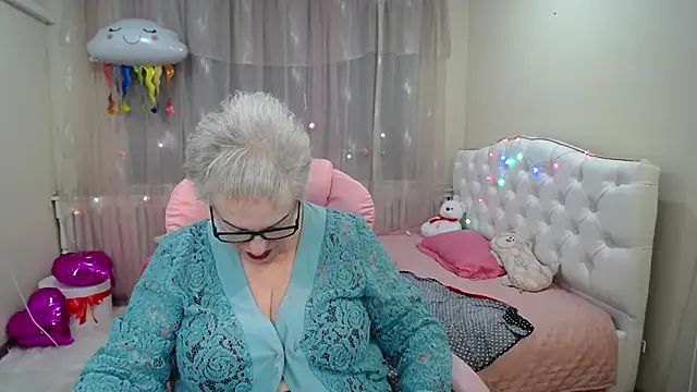 Snapshot of KayleSmoll chatting on January 2025 04:36:02 AM KayleSmoll online show from January 2025 04:36:02 AM