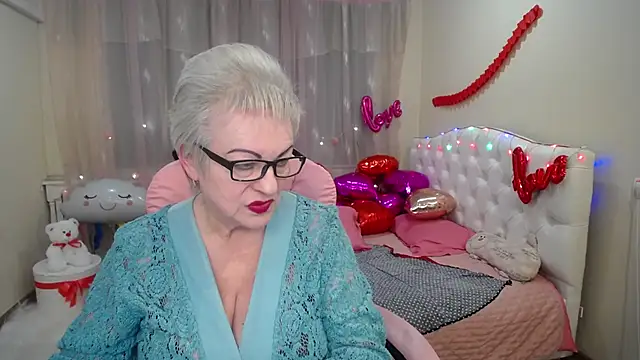 Snapshot of KayleSmoll chatting on February 2025 10:34:02 PM KayleSmoll online show from February 2025 10:34:02 PM