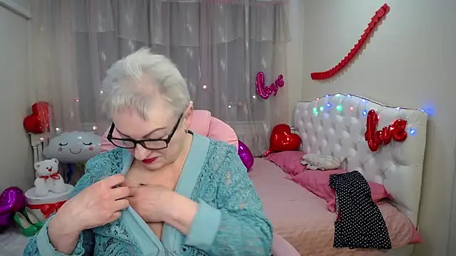 Snapshot of KayleSmoll chatting on February 2025 07:59:01 PM KayleSmoll online show from February 2025 07:59:01 PM