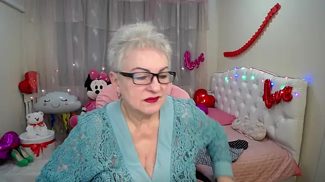 Snapshot of KayleSmoll chatting on February 2025 01:40:01 AM KayleSmoll online show from February 2025 01:40:01 AM