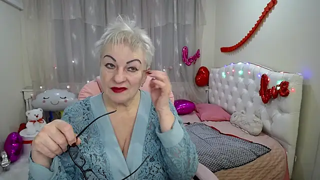 Snapshot of KayleSmoll chatting on February 2025 10:59:01 PM KayleSmoll online show from February 2025 10:59:01 PM