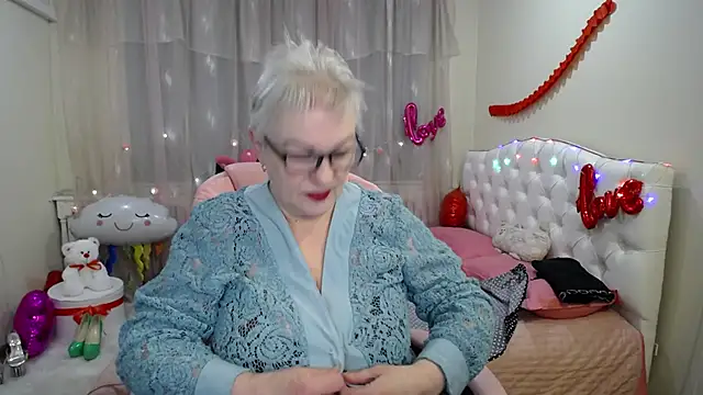 Snapshot of KayleSmoll chatting on February 2025 07:14:02 PM KayleSmoll online show from February 2025 07:14:02 PM