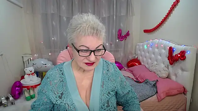 Snapshot of KayleSmoll chatting on March 2025 07:38:01 PM KayleSmoll online show from March 2025 07:38:01 PM