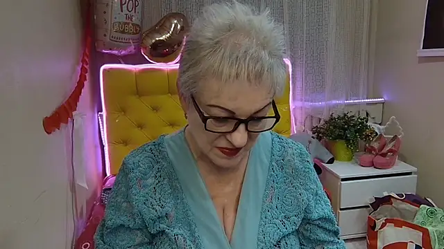 Snapshot of KayleSmoll chatting on March 2025 01:28:01 AM KayleSmoll online show from March 2025 01:28:01 AM