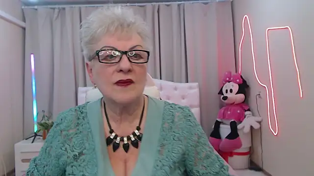 KayleSmoll online show from May 2026 06:37:02 PM