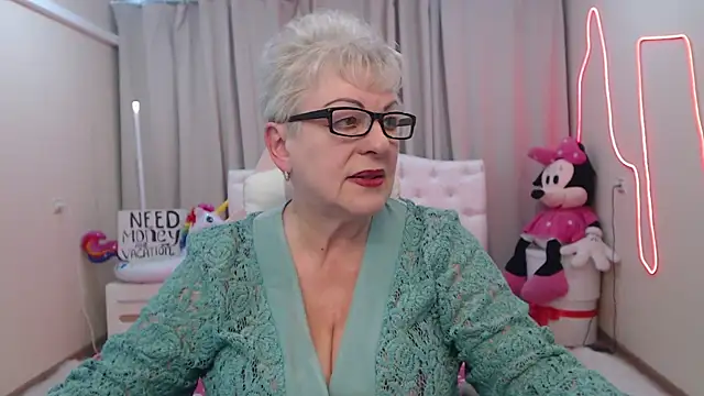 KayleSmoll online show from May 2026 06:35:02 PM