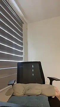 Snapshot of cinnamon_rosa chatting on December 2025 08:37:02 PM cinnamon rosa online show from December 2025 08:37:02 PM