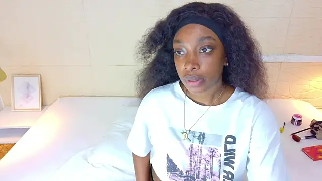 Snapshot of Shamiraa_moore chatting on October 2025 07:56:01 PM Shamiraa moore online show from October 2025 07:56:01 PM